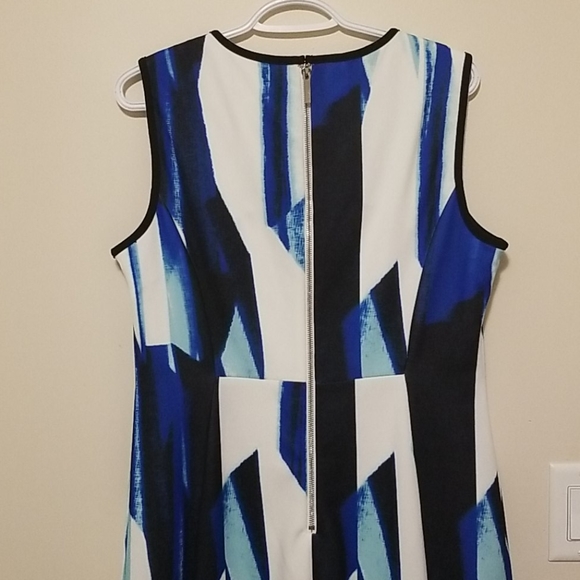 Calvin Klein sleeveless knee-length sheath dress - Picture 4 of 5